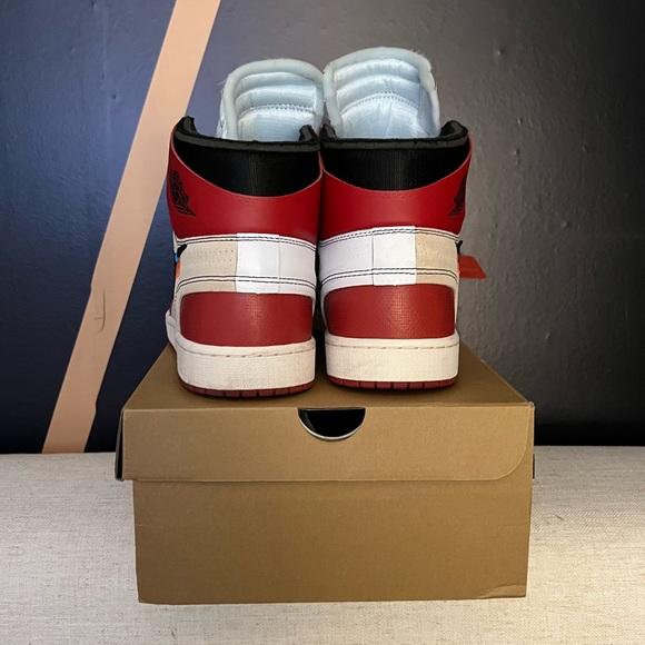 AJ1 Chicago Red White and Black - Picture 4 of 9